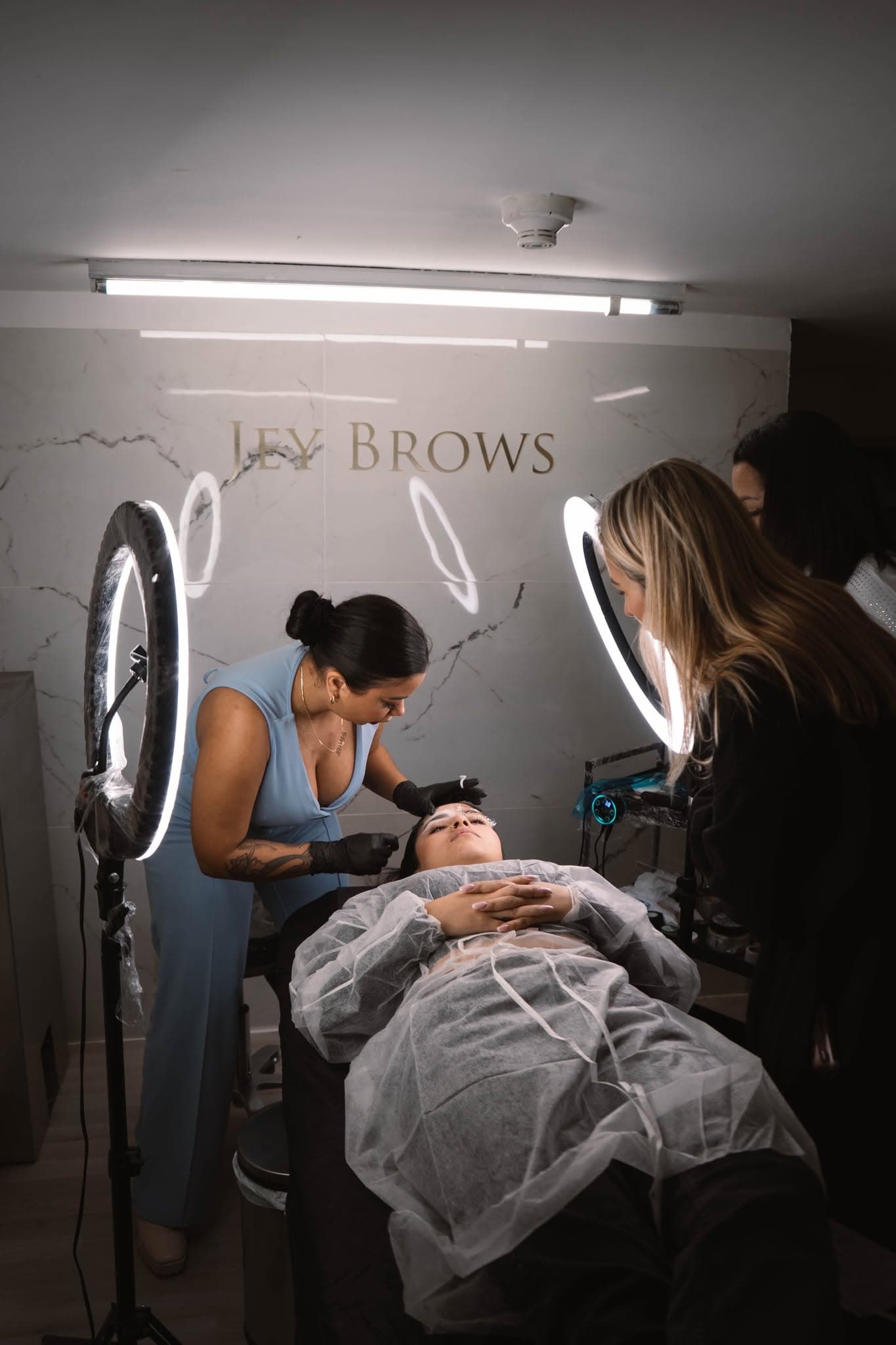 Formación Cejas Efecto Polvo — Jey Brows